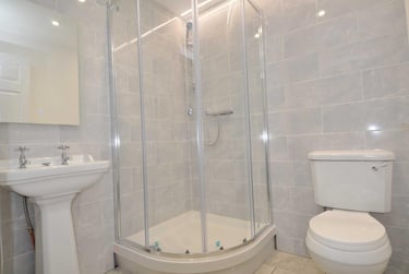1 bed flat, Addison Road, Flat 2, North Hill, Plymouth, PL48LL - Image 3
